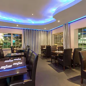 Days By Wyndham Long Island Hotel